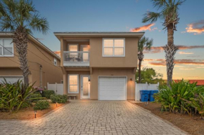 Escape to Sand Dollar Holler: Coastal Retreat, 3 Beds, 25 Baths, Sleeps 10!